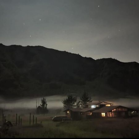 El Castillo Del Lobo Pululahua Acomodação com café da manhã Quito Exterior foto