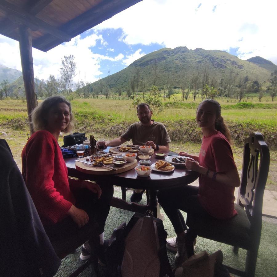 El Castillo Del Lobo Pululahua Acomodação com café da manhã Quito Exterior foto