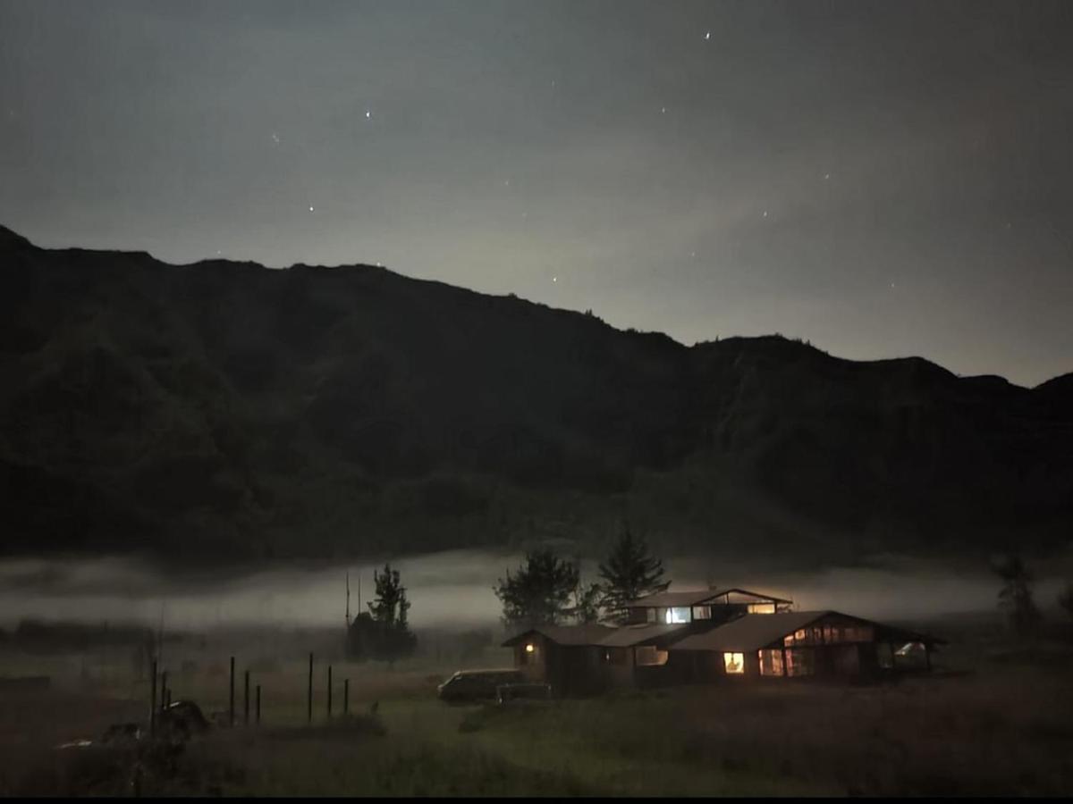 El Castillo Del Lobo Pululahua Acomodação com café da manhã Quito Exterior foto